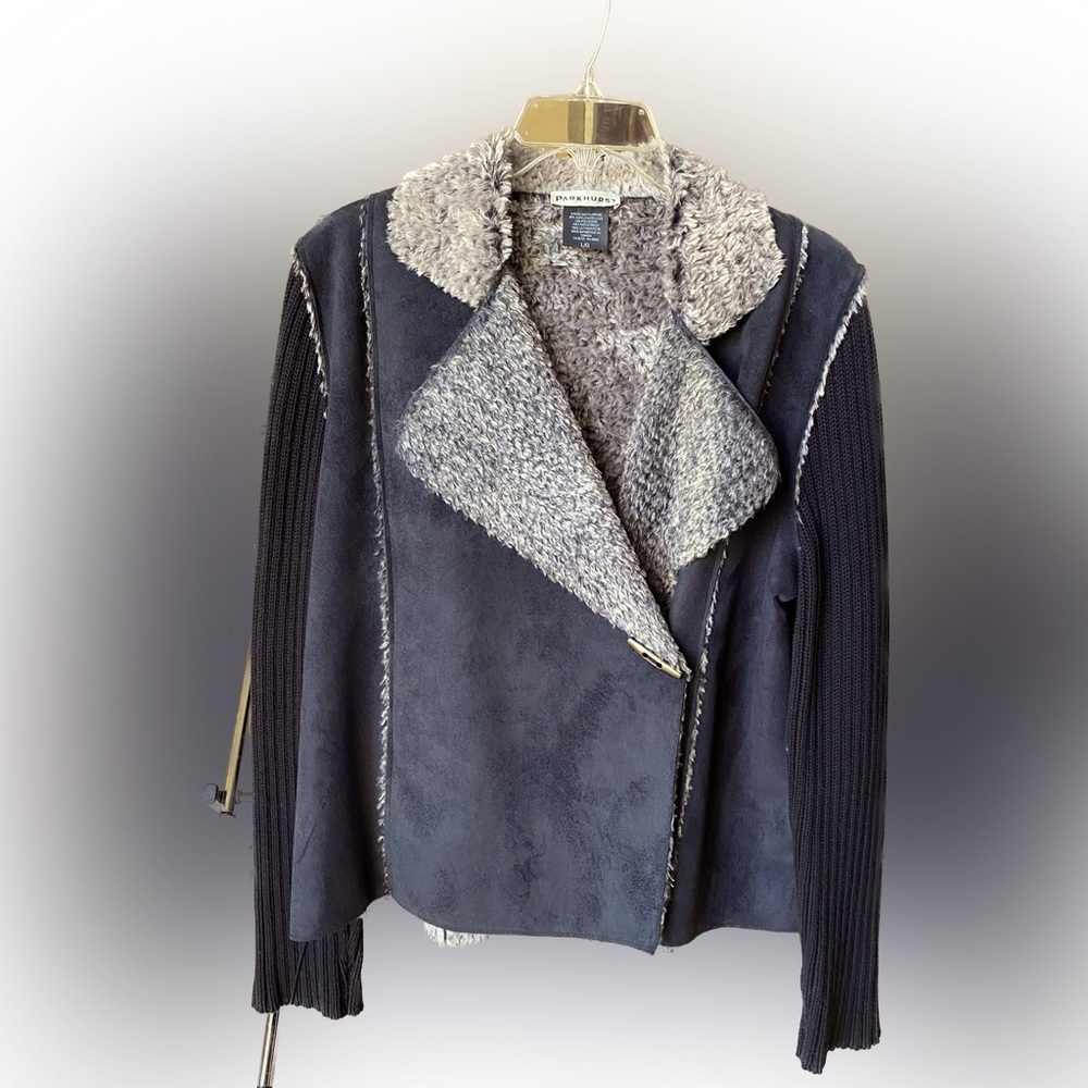 STUNNING shearling and suede coat w/knit sweater sleeves, like new condition! ⭐️